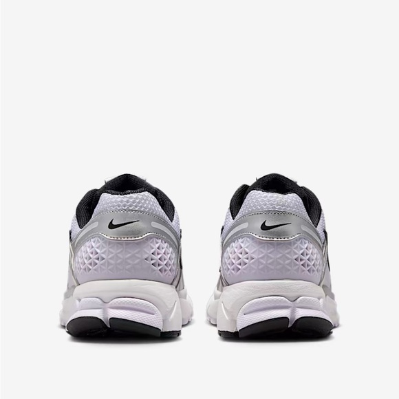 Nike Women’s Zoom Vomero 5 in Barely Grape/Photon Dust/Summit - Picture 6 of 16